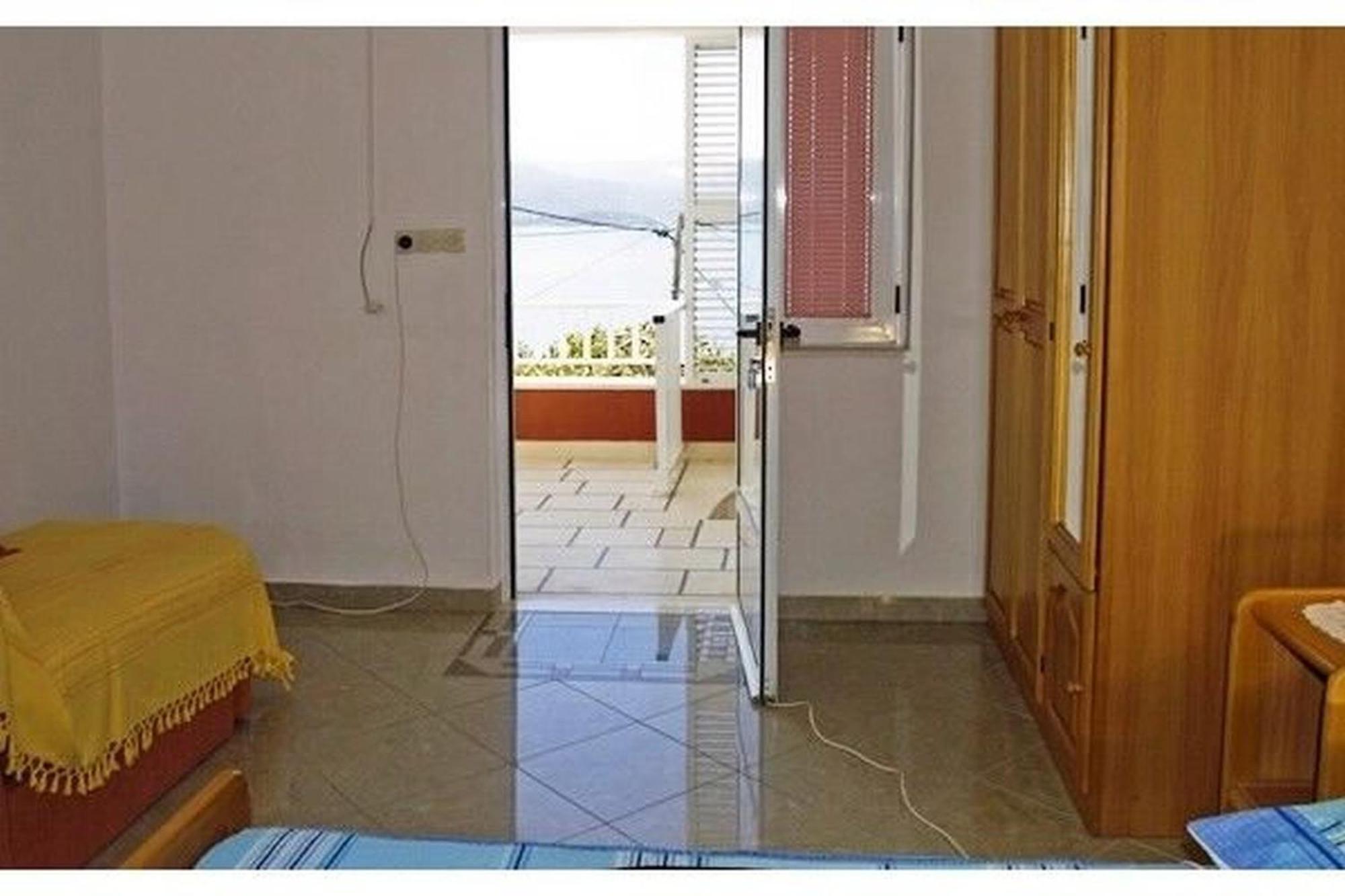 Apartments And Rooms Florijan Klek Bagian luar foto