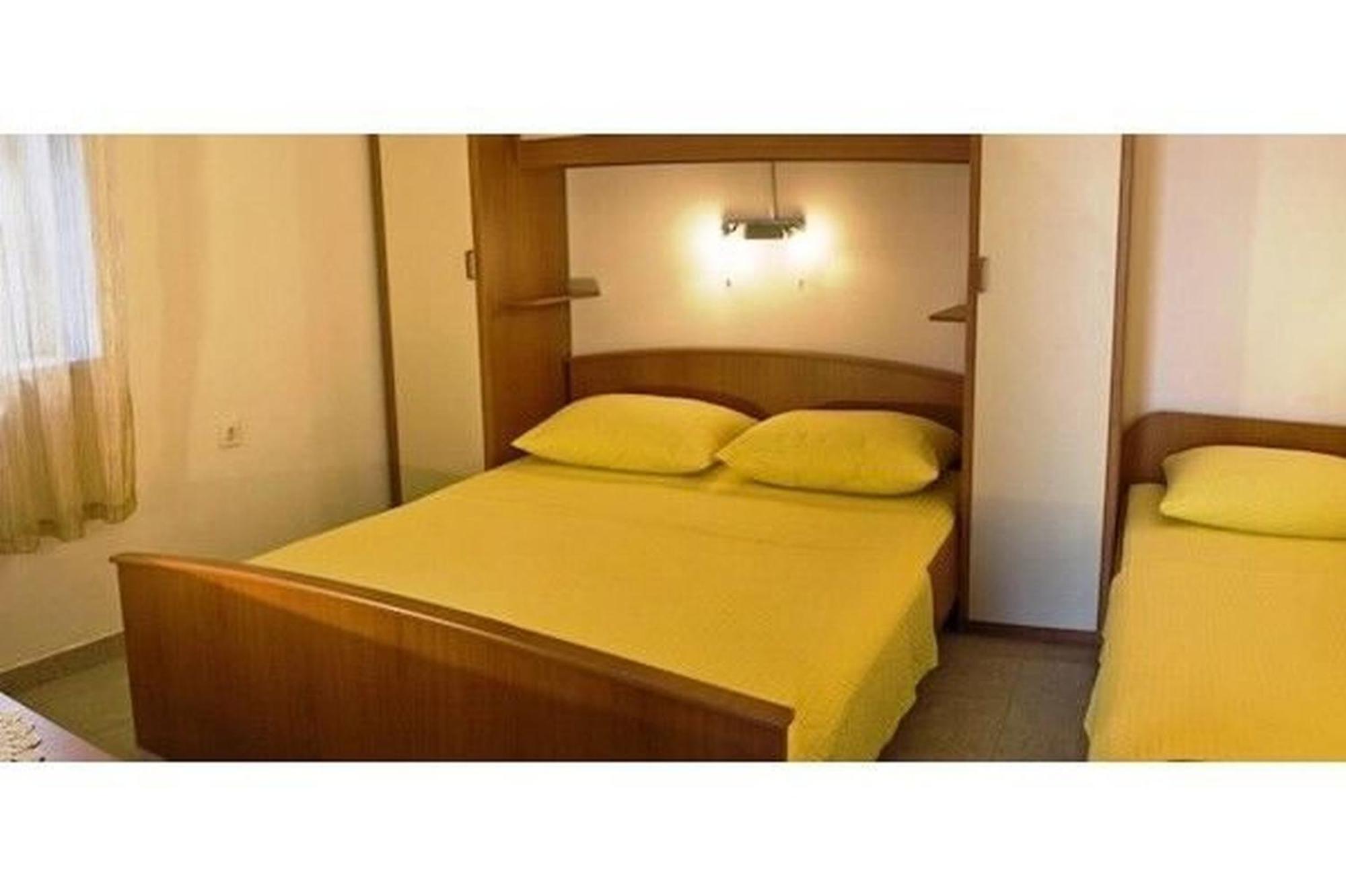 Apartments And Rooms Florijan Klek Bagian luar foto