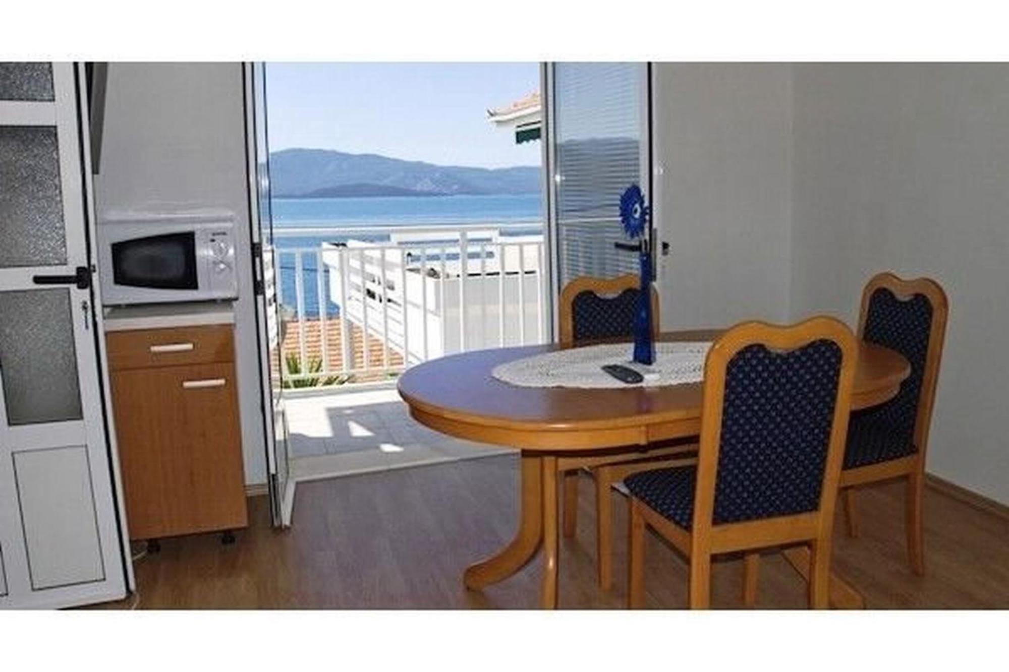 Apartments And Rooms Florijan Klek Bagian luar foto