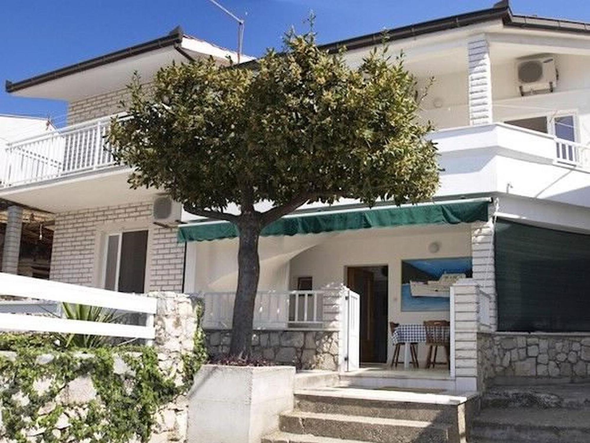 Apartments And Rooms Florijan Klek Bagian luar foto